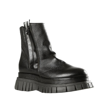 women's lester lugg moto boot in black