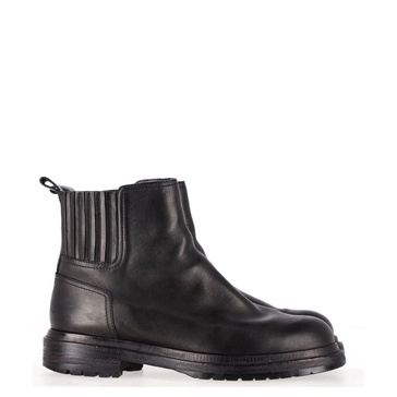 ankle boots in black leather