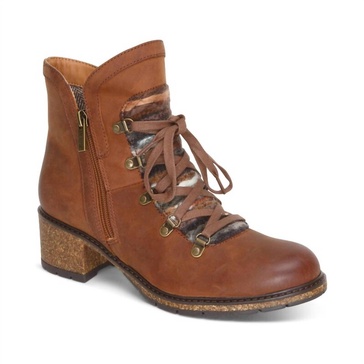 women's joleen arch support boot in caramel cafe