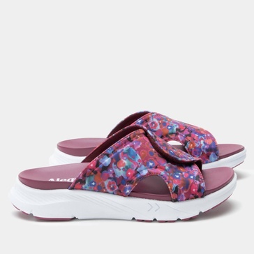 women's sunie sandals in poppy pop sun