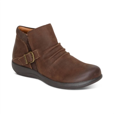 luna ankle boot in dark earth