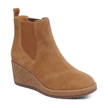 women's dawn wedge chelsea boot in honey