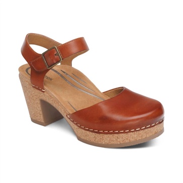 women finley closed toe heel in cognac