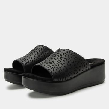 women's triniti comfort flatform sandal in not a cheetah
