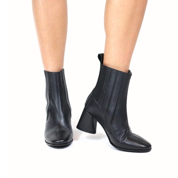 trinity shootie in black