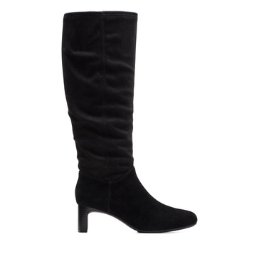 kyndall rise in black textile