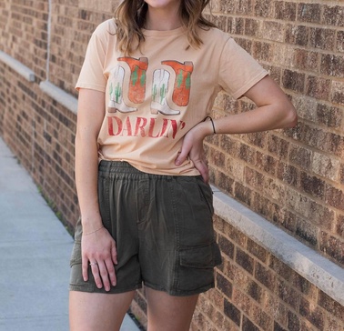 darlin' tee in beige