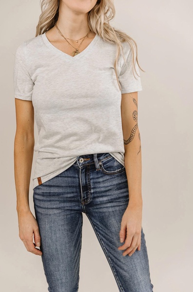 v-neck lulu short sleeve top in heather grey