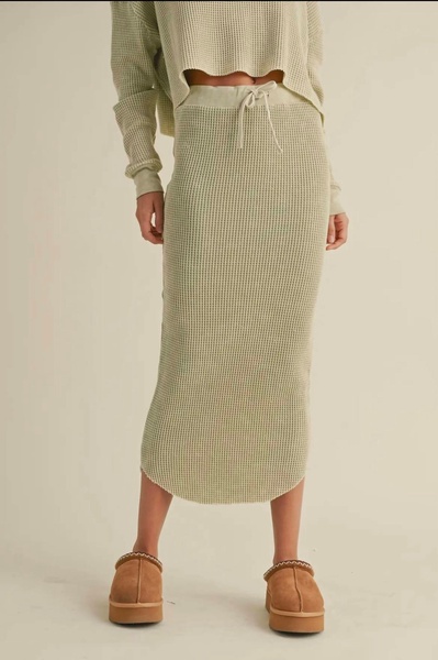 washed ribbed knitted knee length skirt in tan