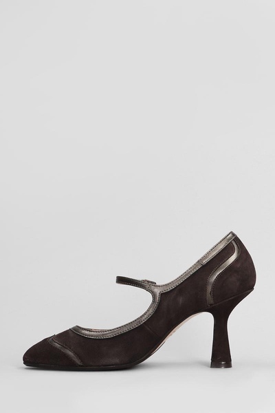 Anna F. Pumps