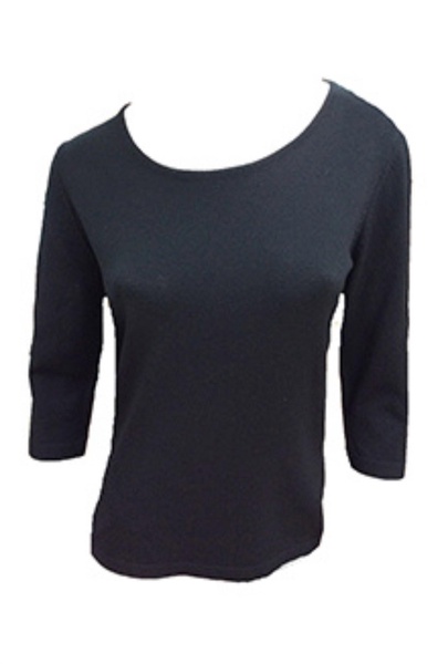 3/4 scoop neck top in black