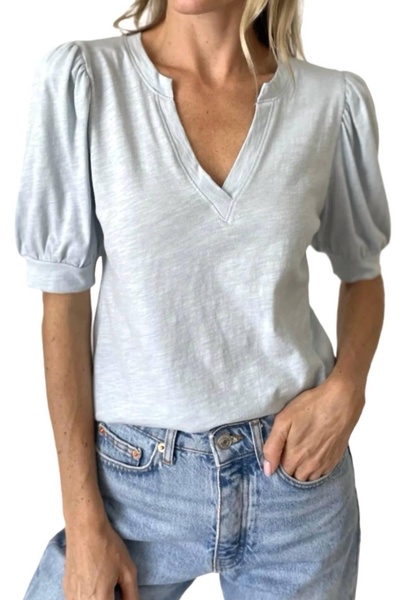 the kira tee in aquamarine