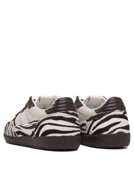 Alohas Sneakers & Slip-On