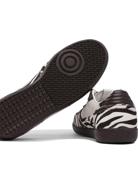 Alohas Sneakers & Slip-On