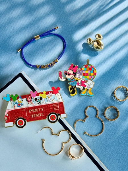 Mickey Mouse & Friends Disney Party Pin