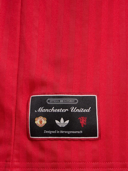 Manchester United Icon football jersey
