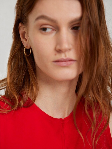 Classic medium hoop earrings