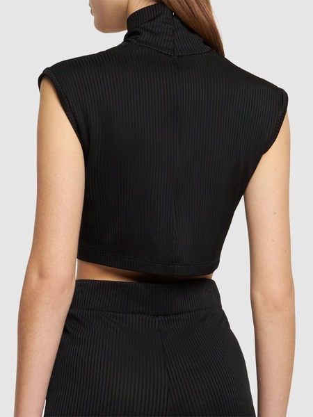 V neck crop top w/stud