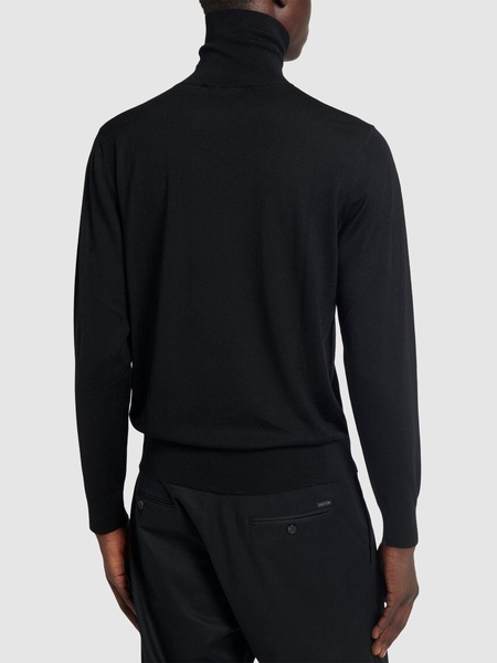 Knit wool turtleneck