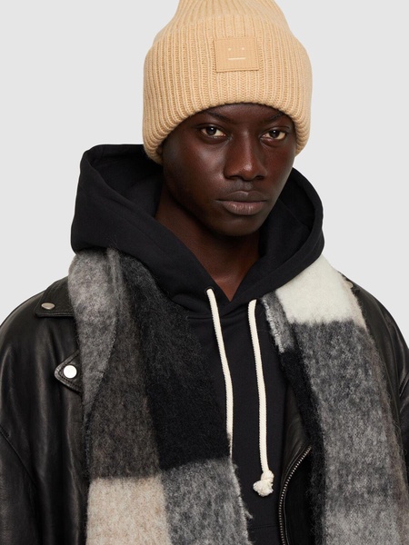 Pansy Face wool beanie