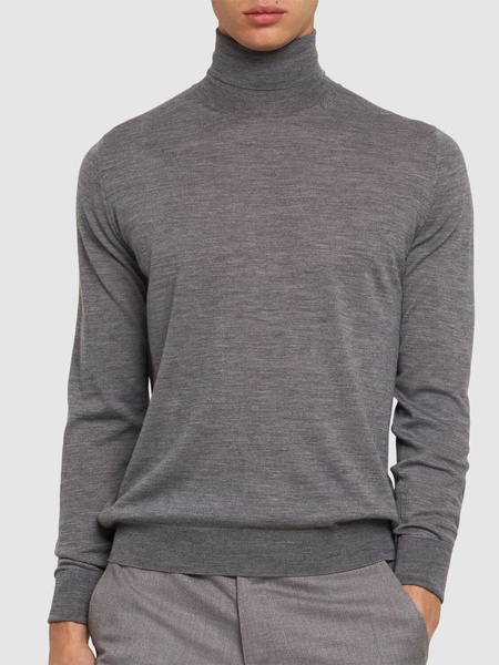 Superfine wool knit slim fit sweater