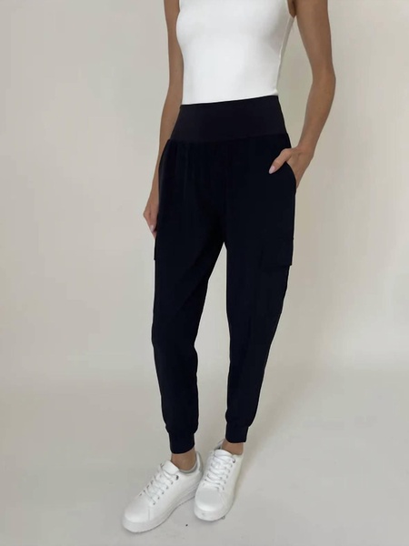 kristie lightweight jogger pants in black