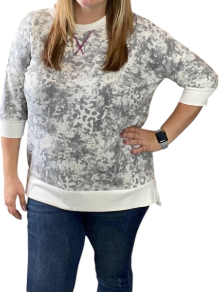leopard weekender top in gray