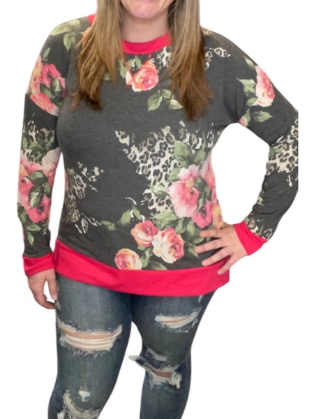 floral leopard weekender tee in charcoal