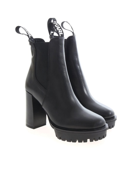 Voyage ankle boots in black