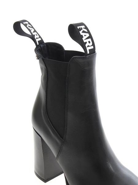 Voyage ankle boots in black