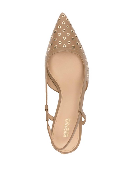 Court shoes
