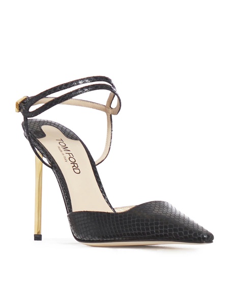 Court shoes