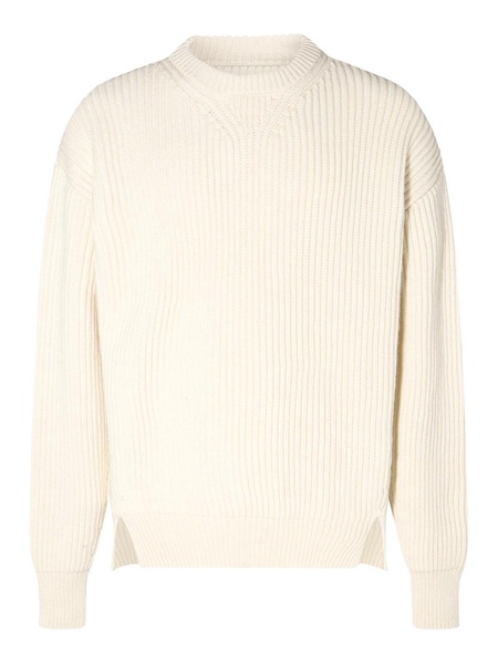 White cotton knitwear