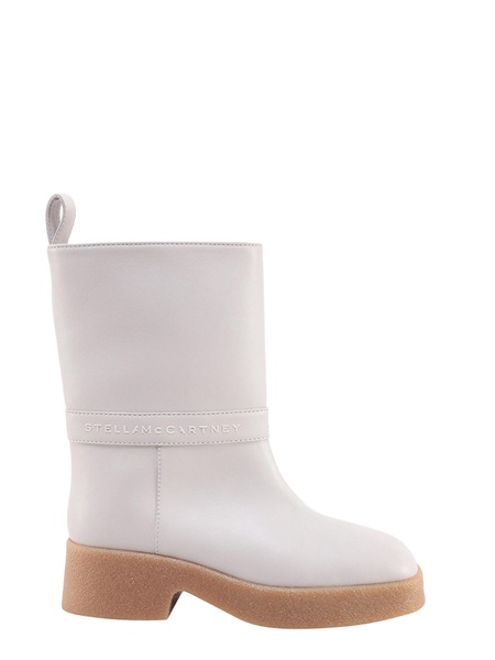 Alter mat boots with embossed logo