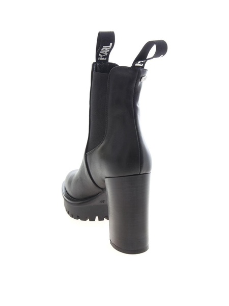 Voyage ankle boots in black