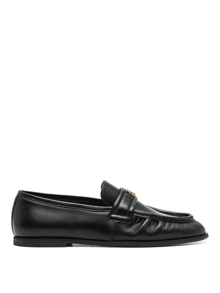 Loafers with logo plaque