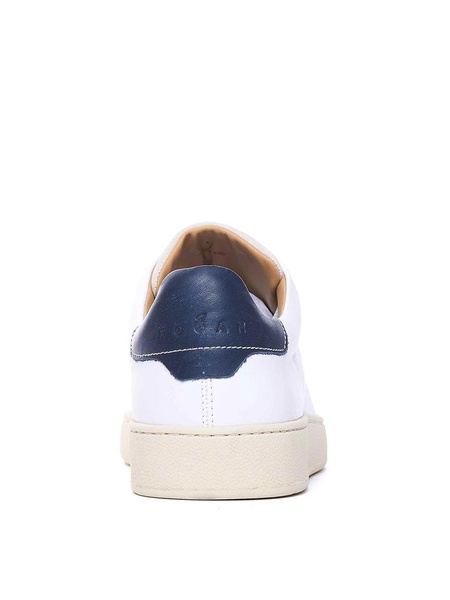 H672 Sneakers