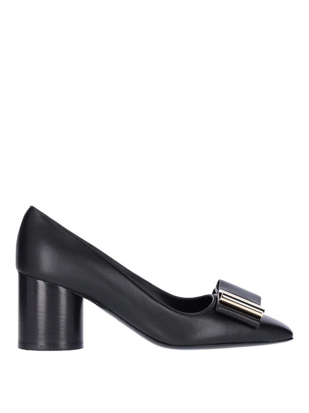 Court shoes