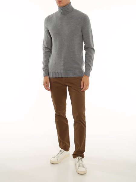 Extrafine merino wool turtleneck