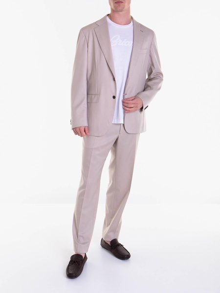 Notched lapels Suit