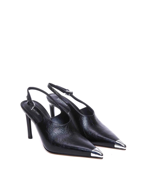 Court shoes