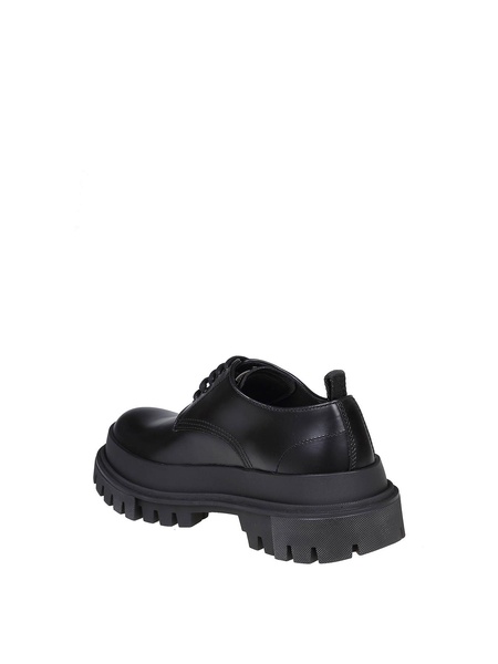 Leather lace-ups