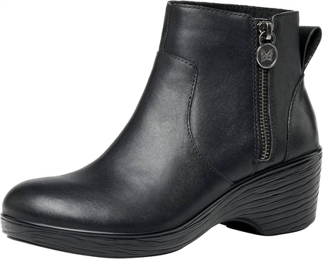 serina ankle boots in black