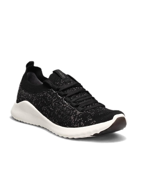 women's carly sneaker in black