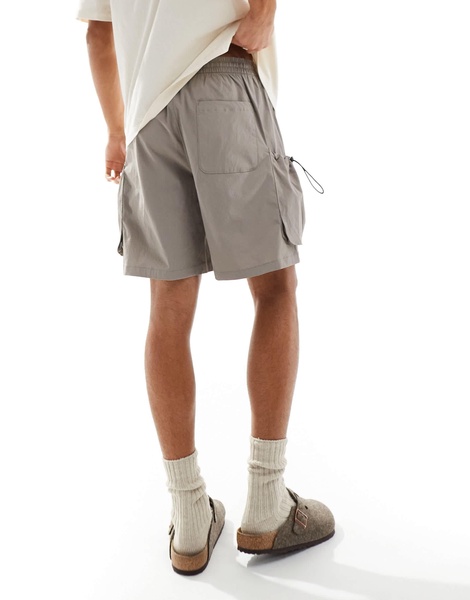 ADPT technical cargo short in beige