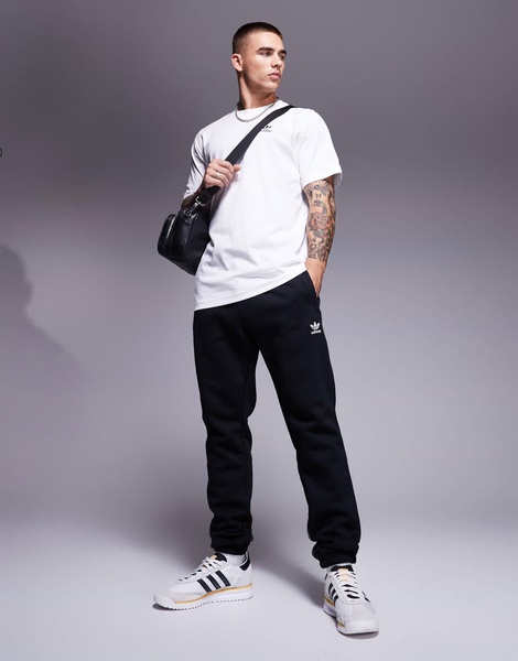 adidas Originals Essential T-shirt in white