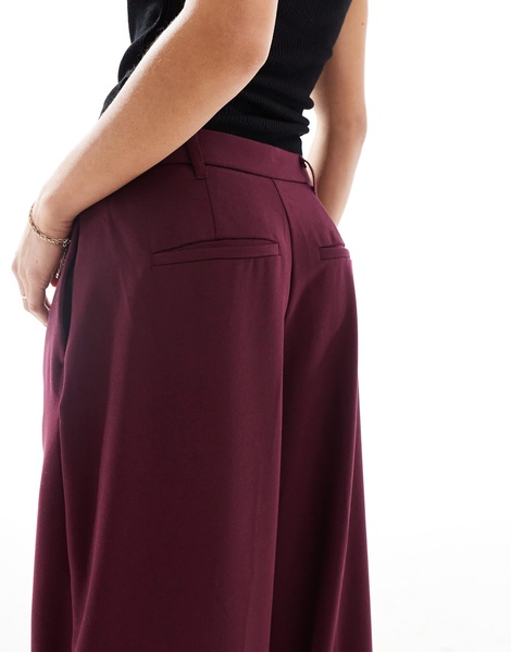 Bershka Petite low rise wide leg tailored pants in burgundy