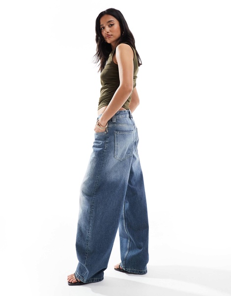 Bershka Petite slouchy baggy jeans in indigo wash