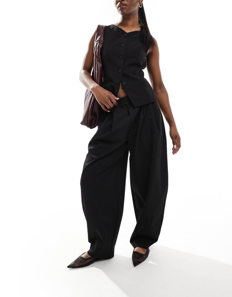 Bershka barrel leg tailored pants in black
