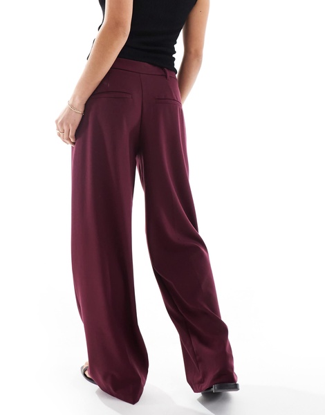 Bershka Petite low rise wide leg tailored pants in burgundy